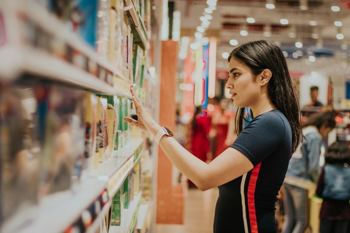 how to read a nutrition label, understanding food labels, nutrition facts guide, healthy eating tips, interpreting nutrition information, food label reading tips, diet and nutrition awareness, calories and serving size, nutrition facts UAE, healthy food choices