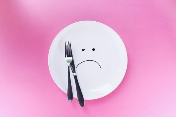 skipping meals effects, dangers of not eating, impact of missing meals, meal skipping and metabolism, how skipping meals affects weight, blood sugar and meal skipping, why not to skip meals, healthy eating habits UAE, nutrition awareness MedCare 360, balanced meal planning